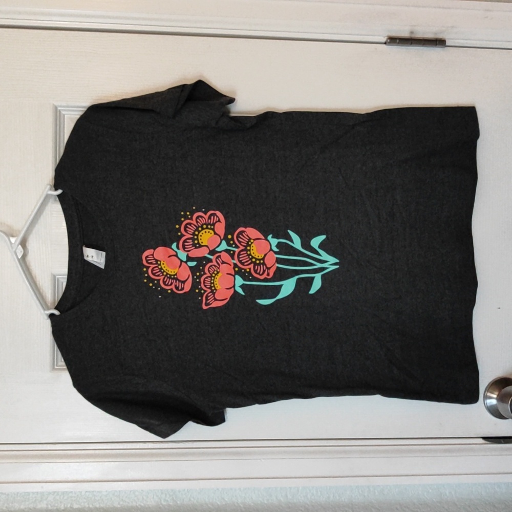 Poppy Graphic Tee